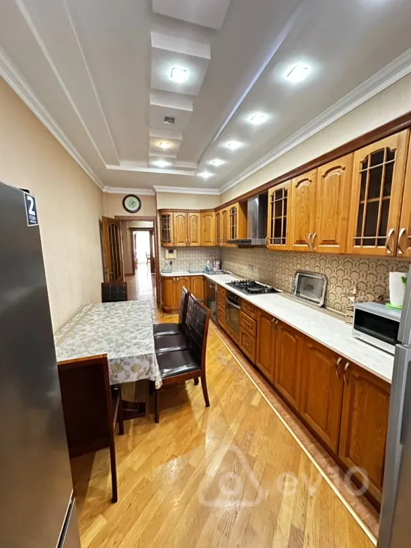 Kirayə verilir 3 otaqlı yeni tikili 157 m²