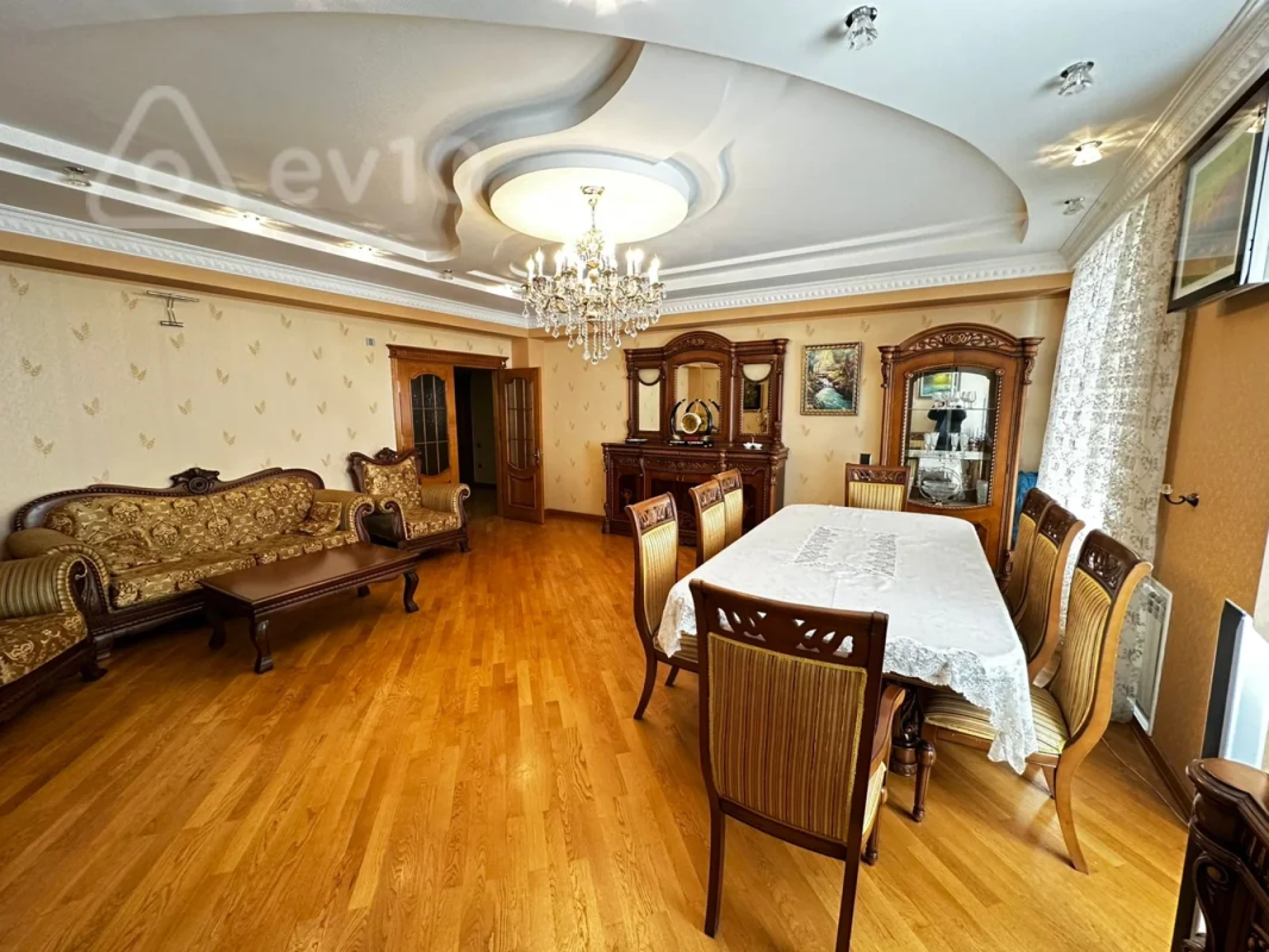 Kirayə verilir 3 otaqlı yeni tikili 157 m²
