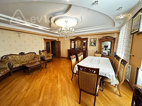 Kirayə verilir 3 otaqlı yeni tikili 157 m²