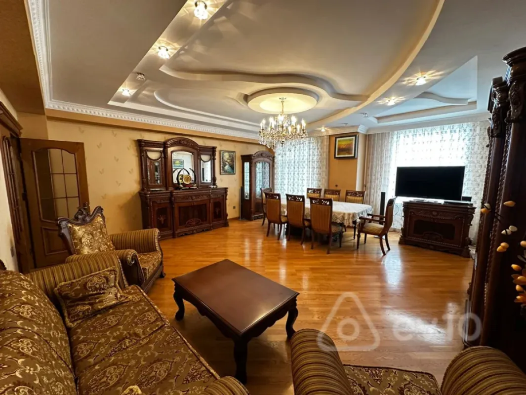 Kirayə verilir 3 otaqlı yeni tikili 157 m²