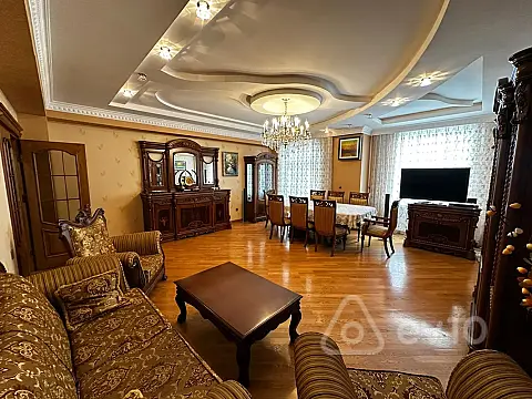 Kirayə verilir 3 otaqlı yeni tikili 157 m²