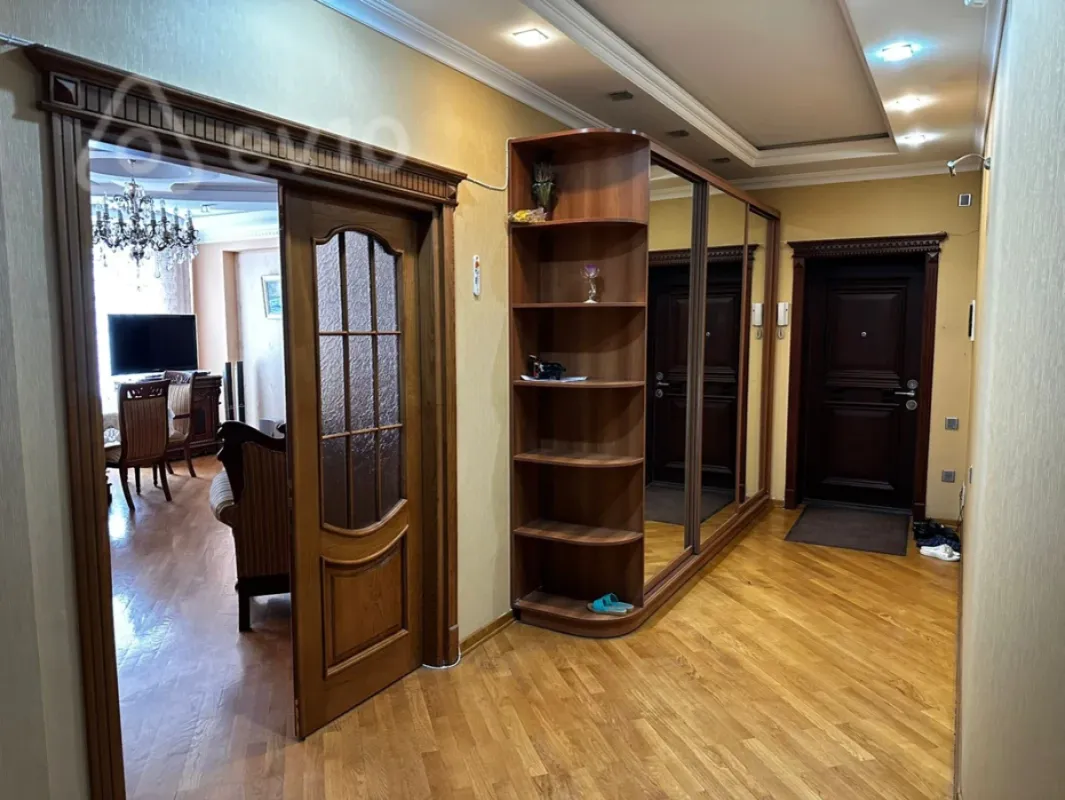 Kirayə verilir 3 otaqlı yeni tikili 157 m²