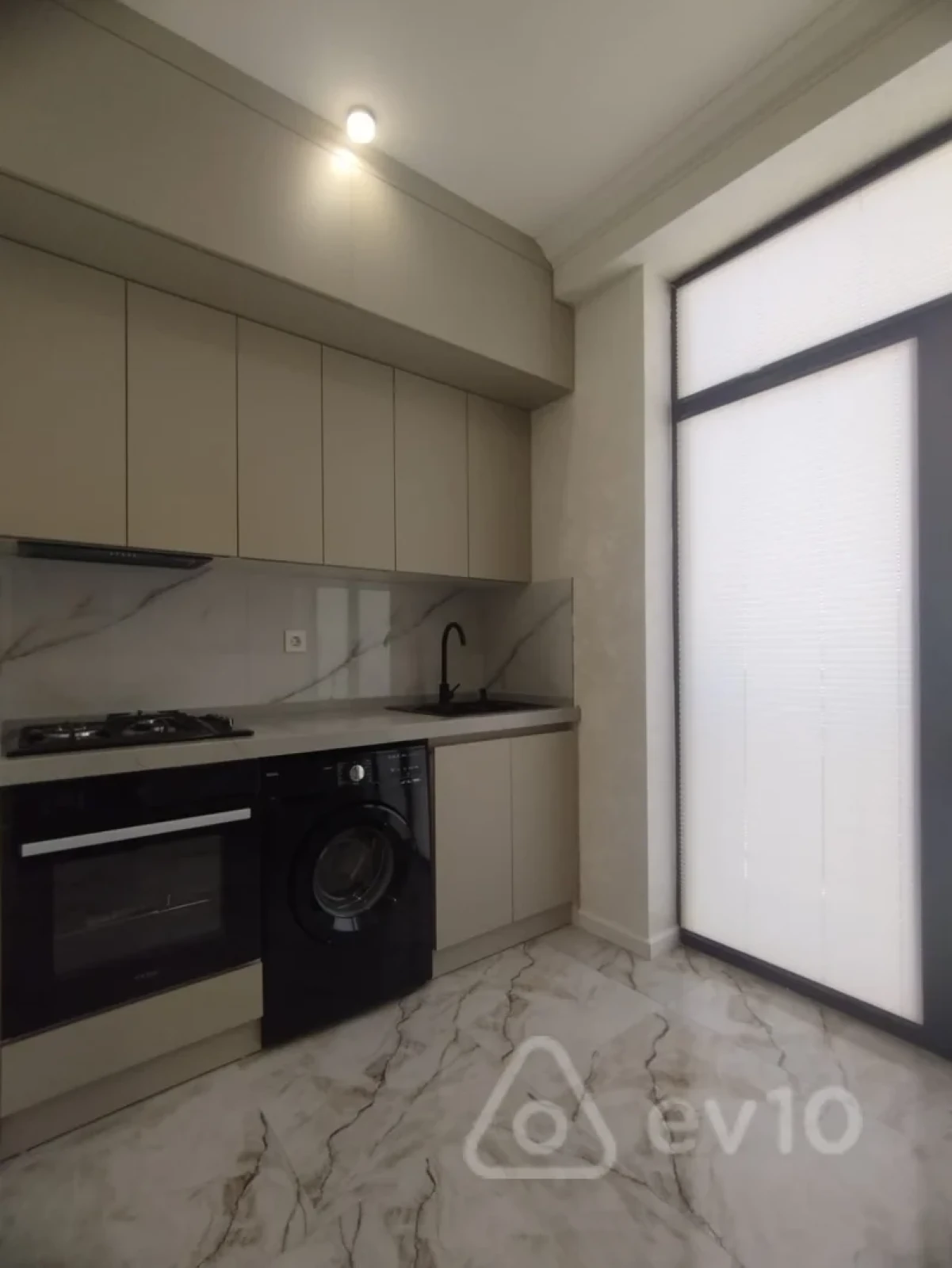 Satılır 2 otaqlı yeni tikili 65 m²