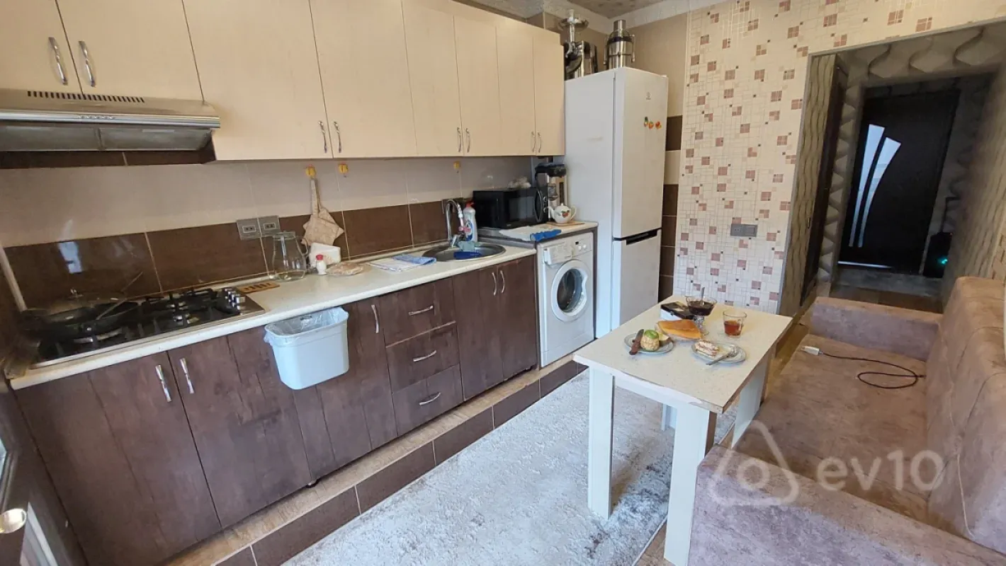 Kirayə verilir 3 otaqlı köhnə tikili 110 m²