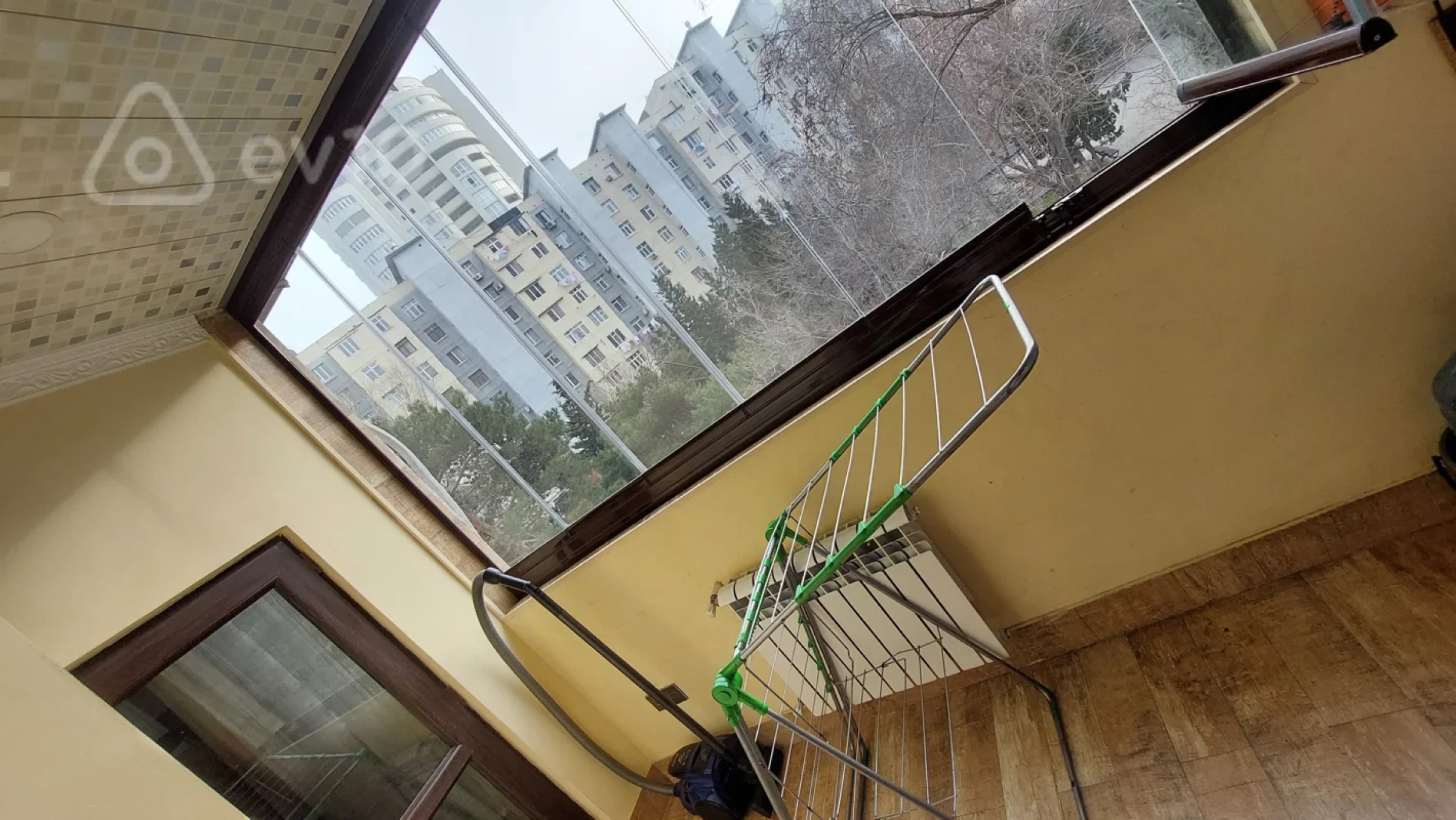 Kirayə verilir 3 otaqlı köhnə tikili 110 m²