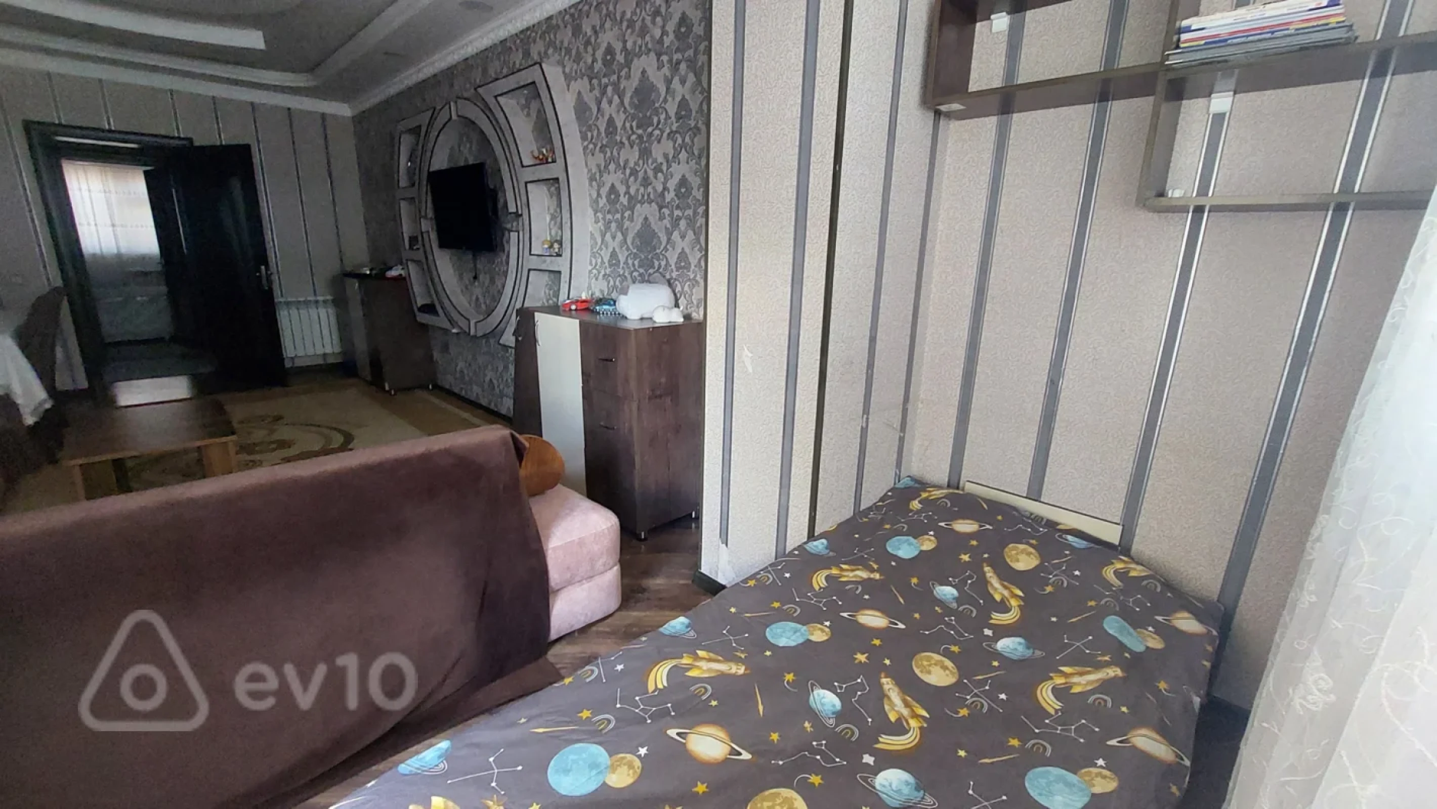 Kirayə verilir 3 otaqlı köhnə tikili 110 m²