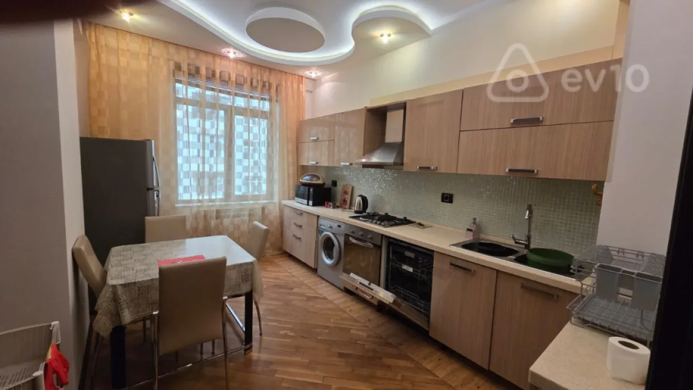 Kirayə verilir 3 otaqlı yeni tikili 135 m²