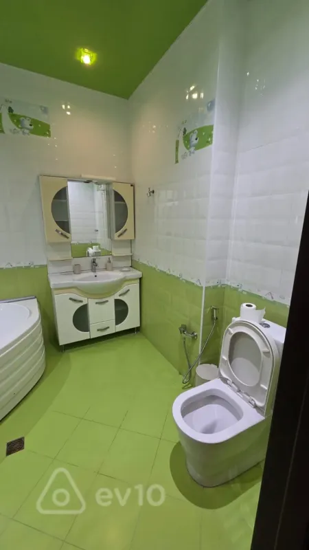 Kirayə verilir 3 otaqlı yeni tikili 135 m²