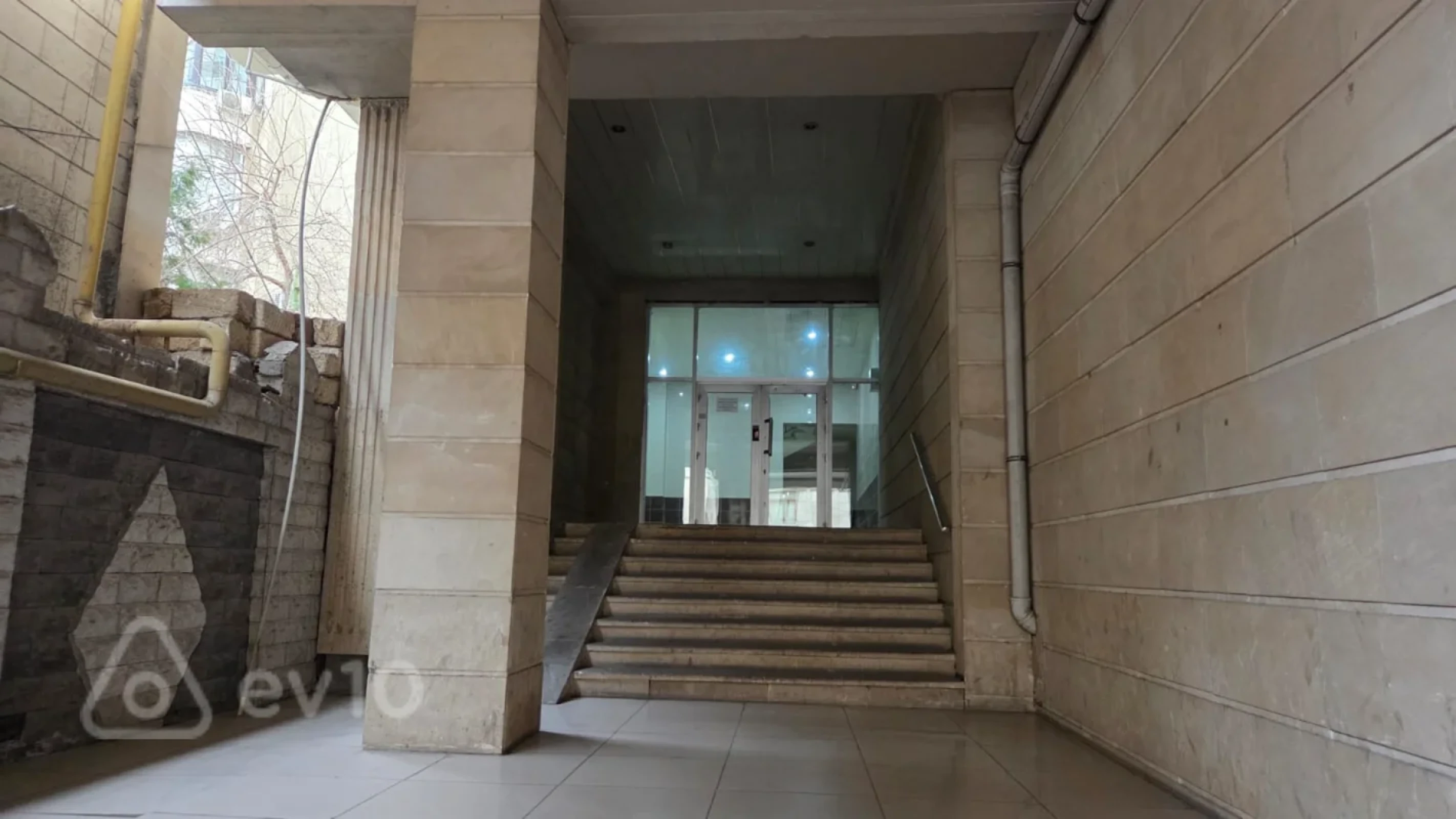 Kirayə verilir 3 otaqlı yeni tikili 135 m²