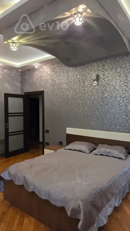Kirayə verilir 3 otaqlı yeni tikili 135 m²