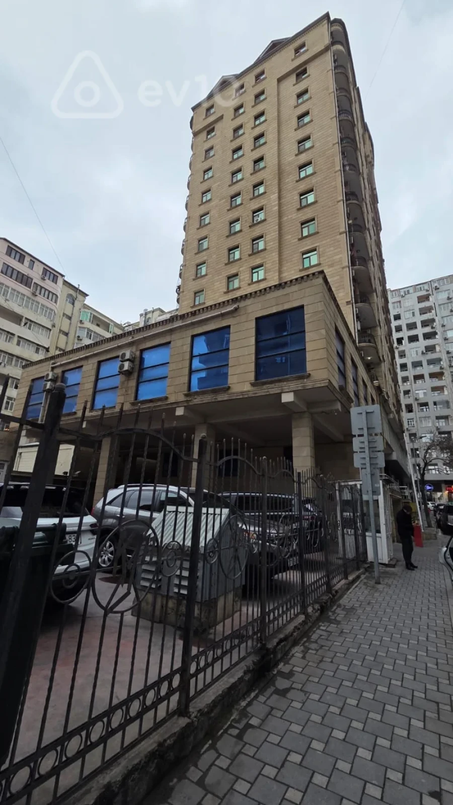 Kirayə verilir 3 otaqlı yeni tikili 135 m²