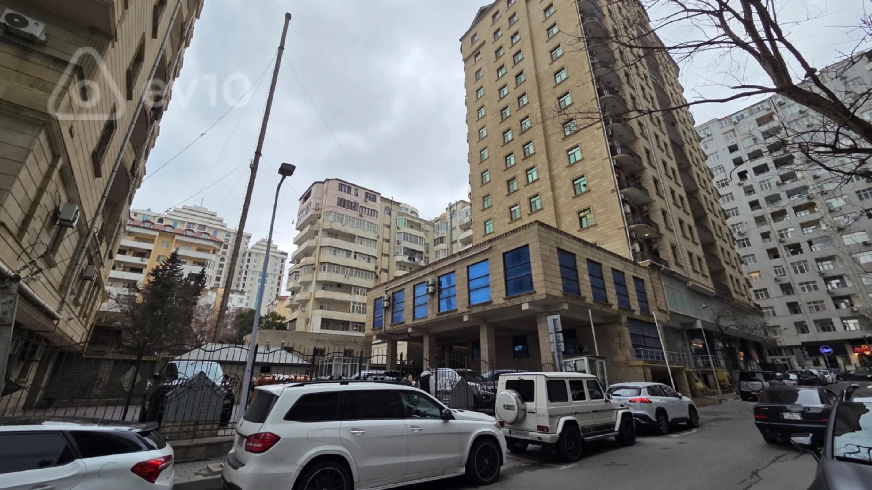 Kirayə verilir 3 otaqlı yeni tikili 135 m²