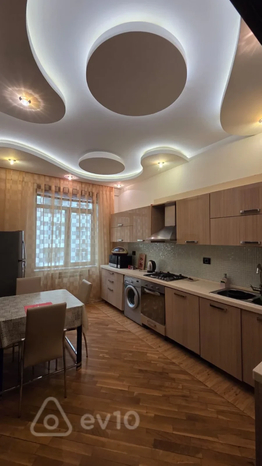 Kirayə verilir 3 otaqlı yeni tikili 135 m²