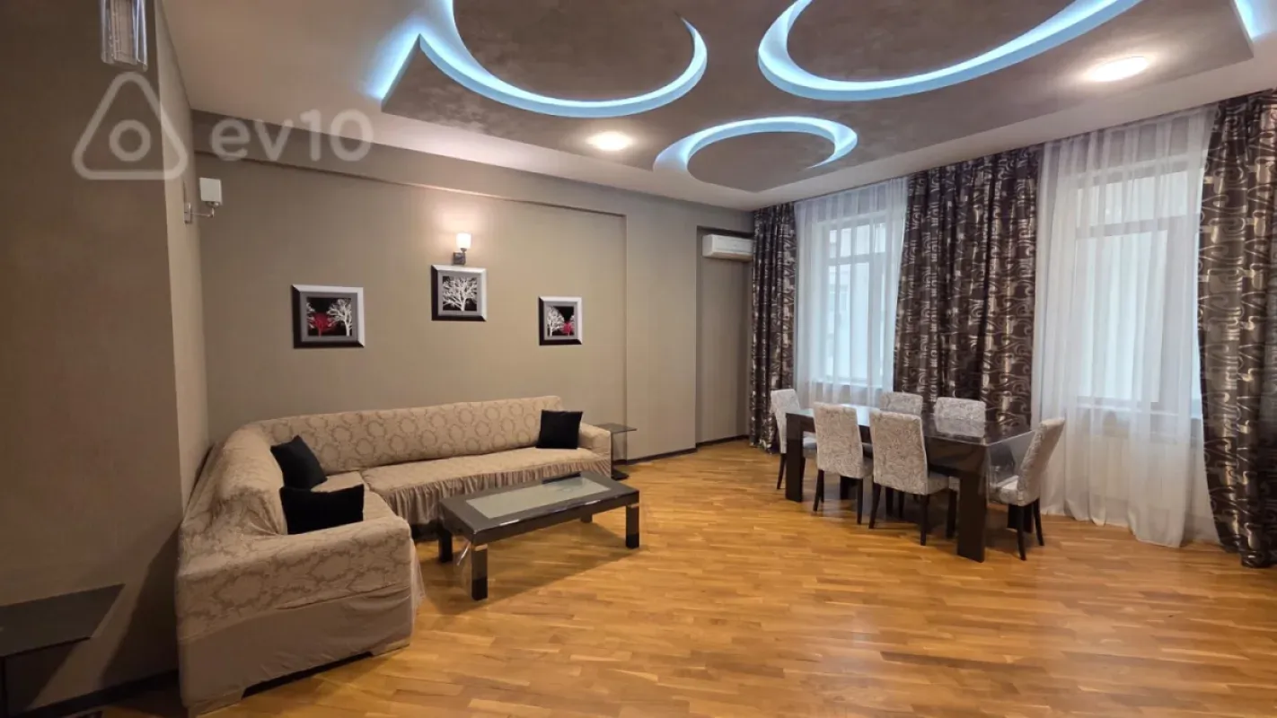 Kirayə verilir 3 otaqlı yeni tikili 135 m²