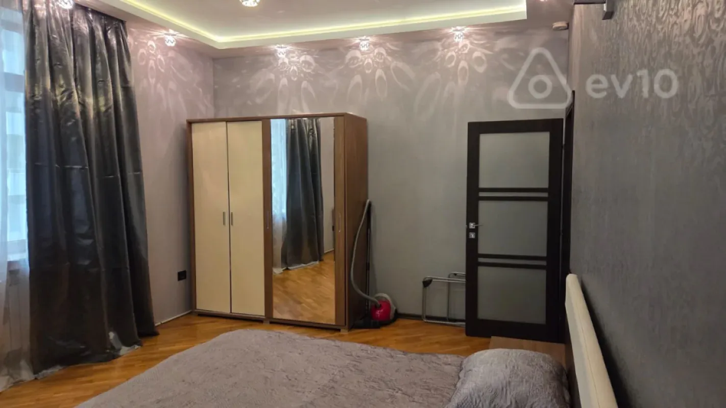 Kirayə verilir 3 otaqlı yeni tikili 135 m²