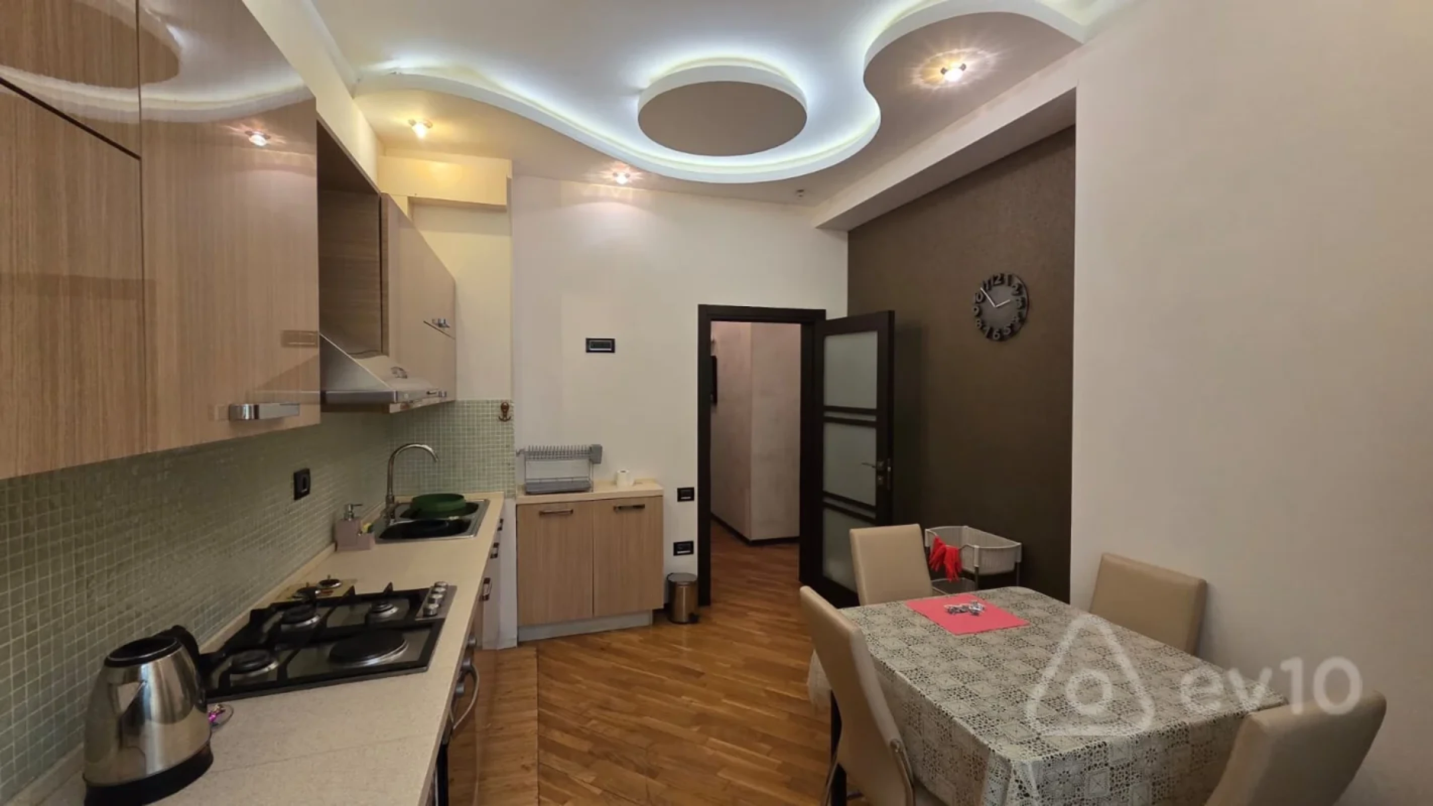 Kirayə verilir 3 otaqlı yeni tikili 135 m²