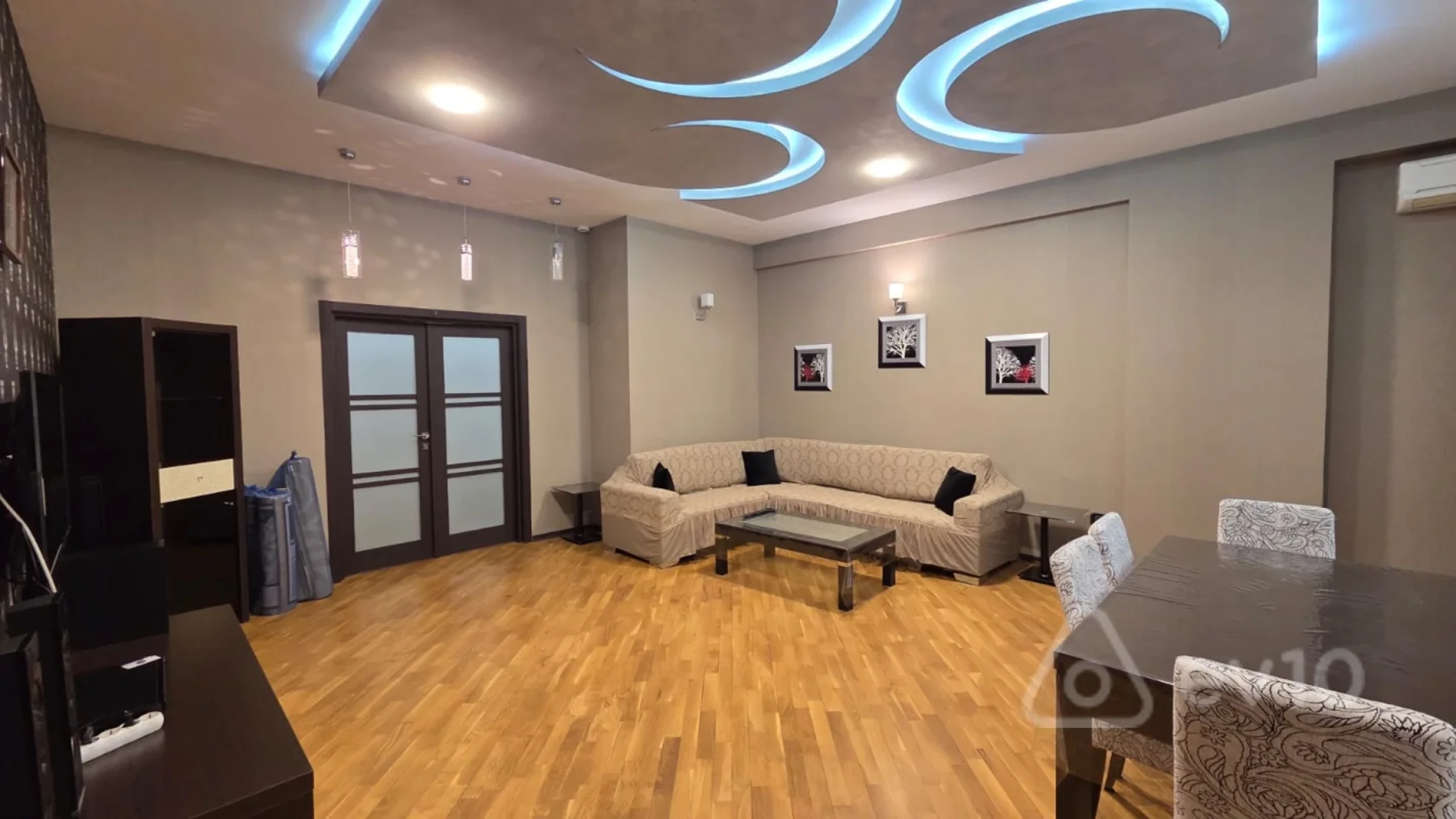 Kirayə verilir 3 otaqlı yeni tikili 135 m²