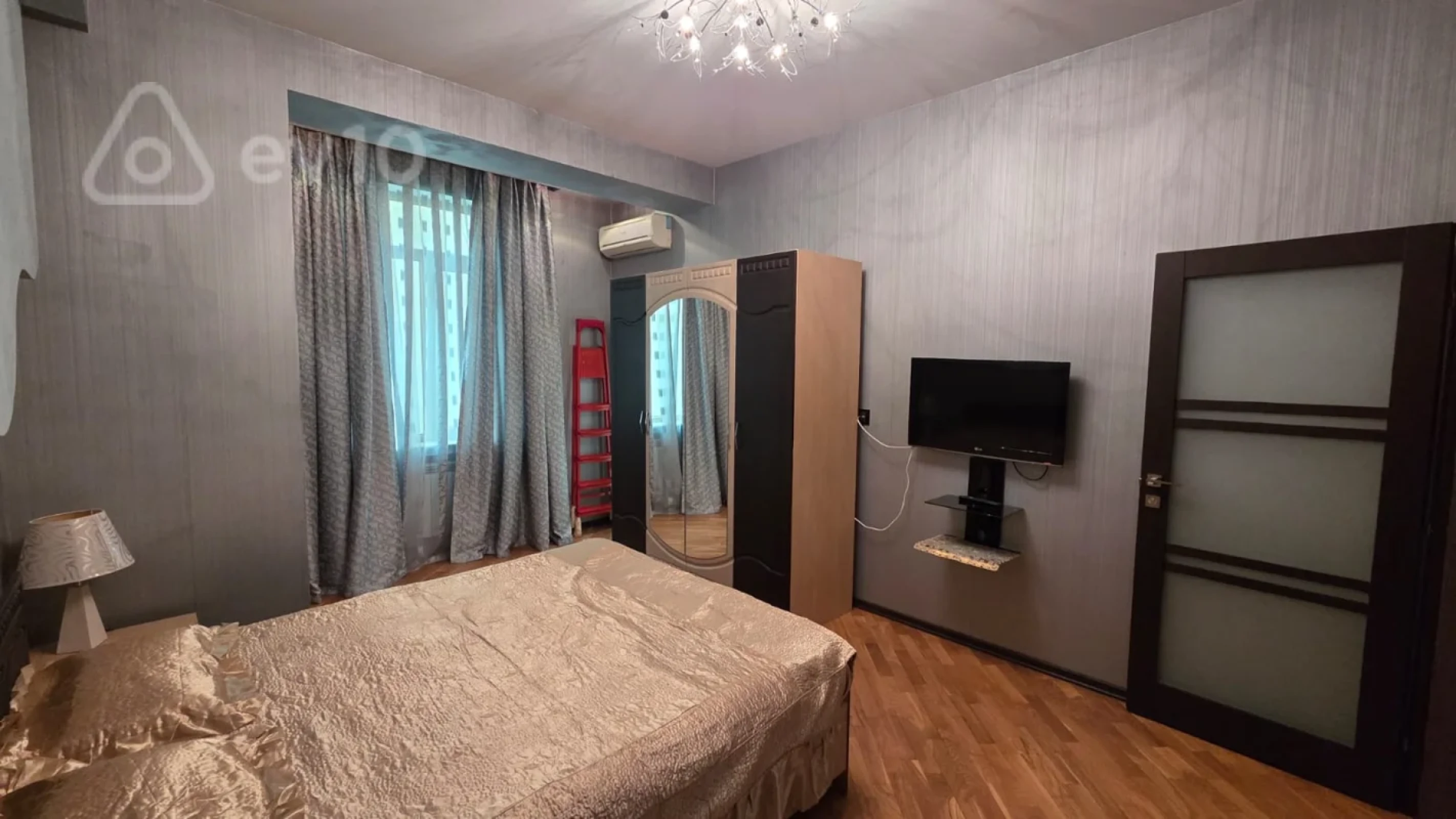 Kirayə verilir 3 otaqlı yeni tikili 135 m²