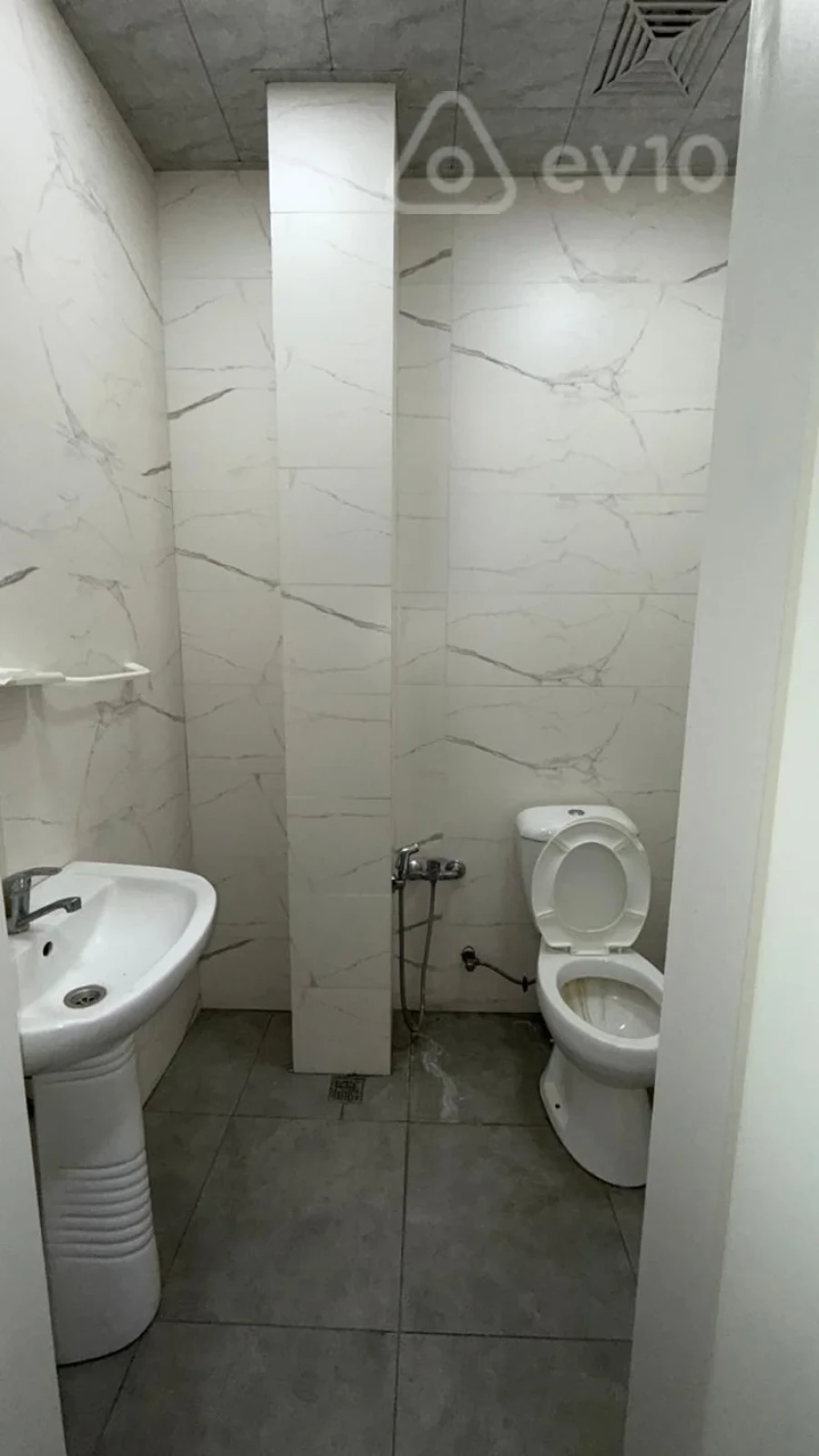 Kirayə verilir 2 otaqlı ofis 70 m²