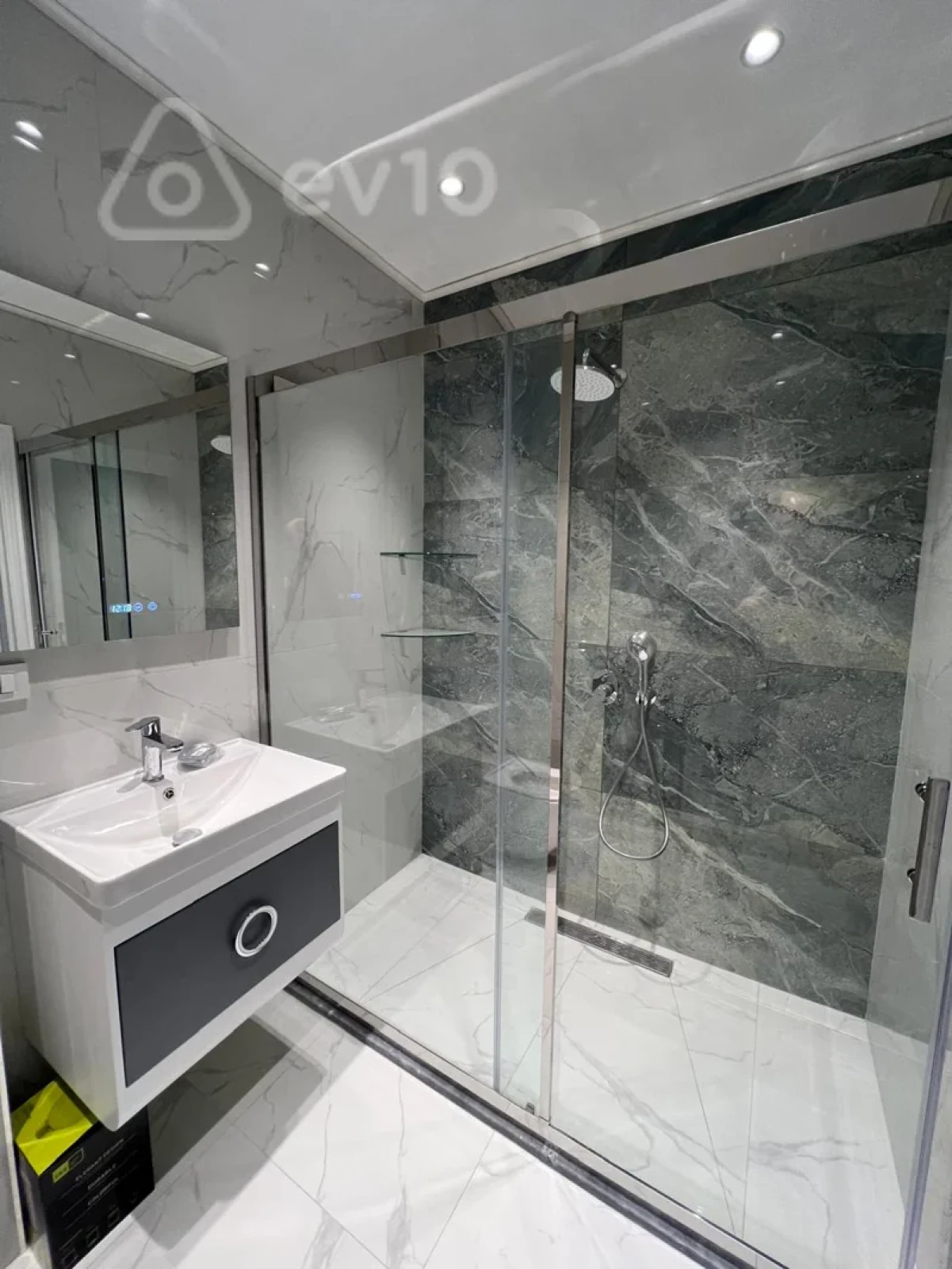 Kirayə verilir 2 otaqlı yeni tikili 79 m²