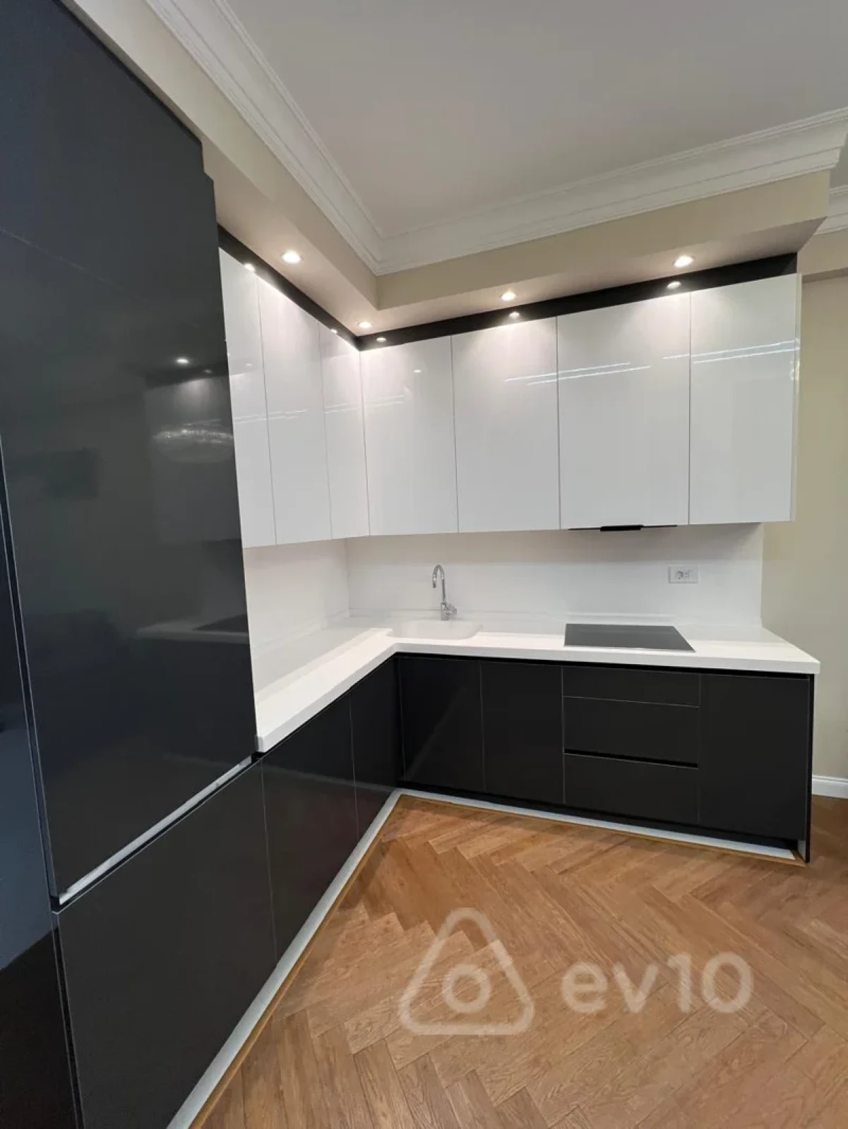 Kirayə verilir 2 otaqlı yeni tikili 79 m²