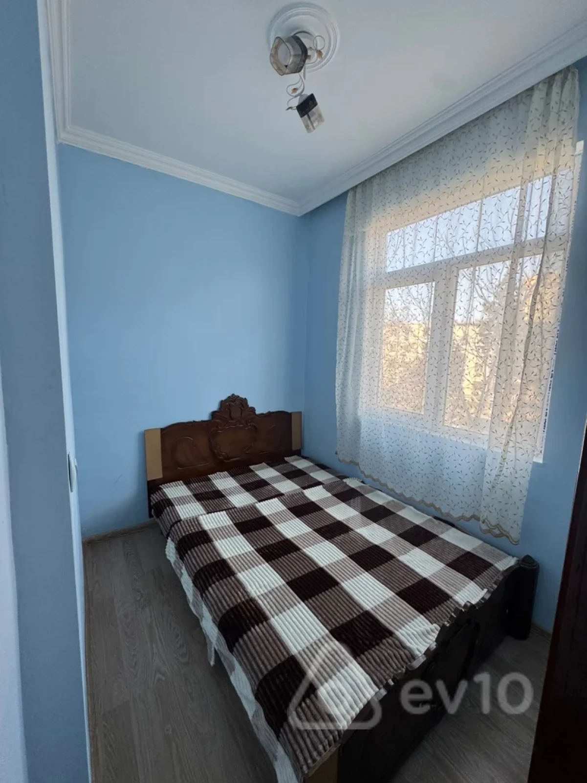 Kirayə verilir 2 otaqlı köhnə tikili 70 m²