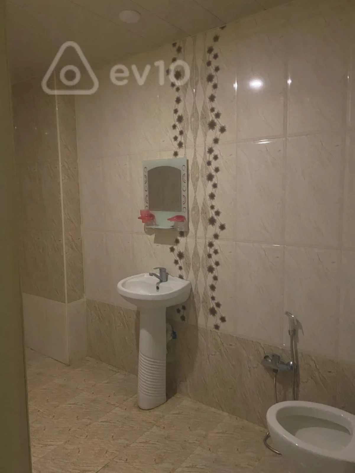 Kirayə verilir 4 otaqlı yeni tikili 150 m²