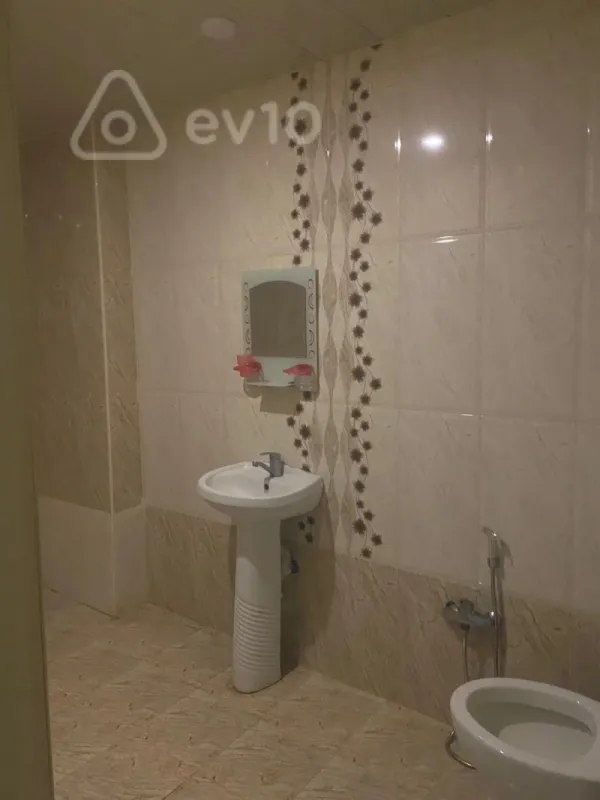 Kirayə verilir 4 otaqlı yeni tikili 150 m²