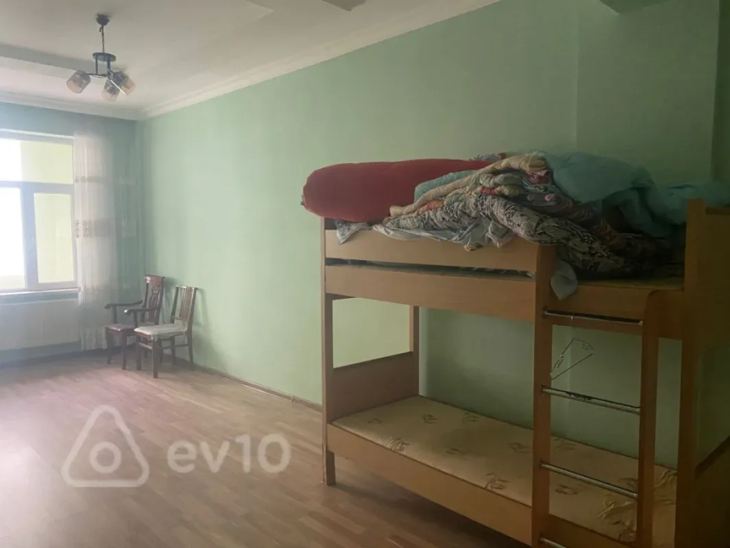 Kirayə verilir 4 otaqlı yeni tikili 150 m²