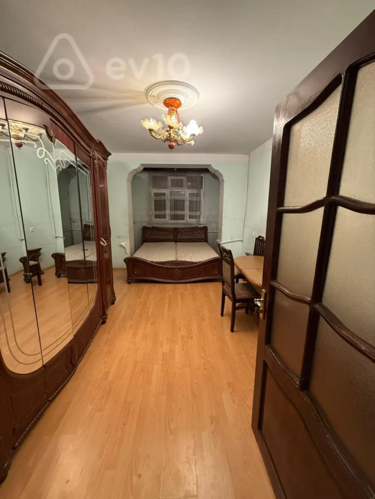 Kirayə verilir 2 otaqlı köhnə tikili 55 m²