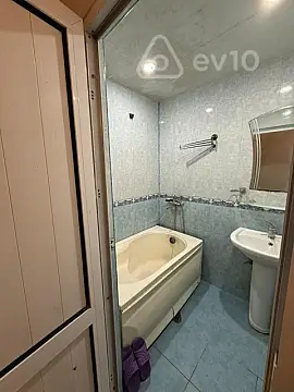 Kirayə verilir 2 otaqlı köhnə tikili 55 m²