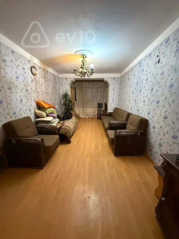 Kirayə verilir 2 otaqlı köhnə tikili 55 m²