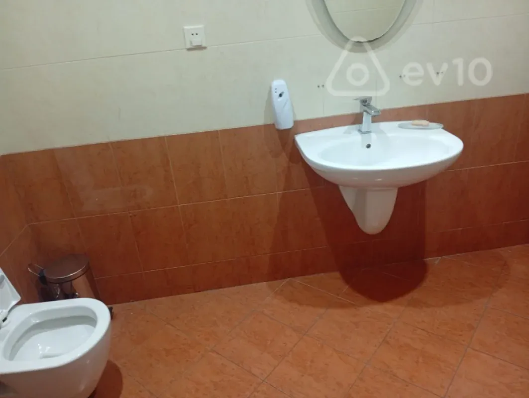 Kirayə verilir 5 otaqlı ofis 280 m²