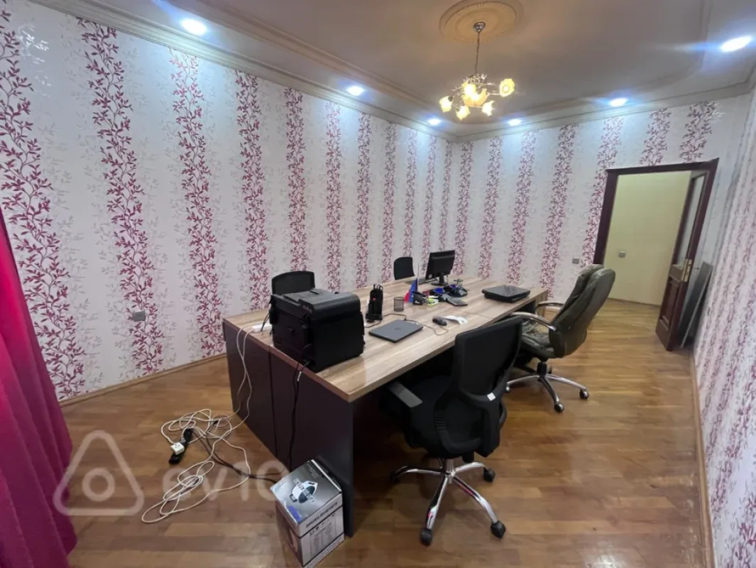 Kirayə verilir 4 otaqlı ofis 250 m²