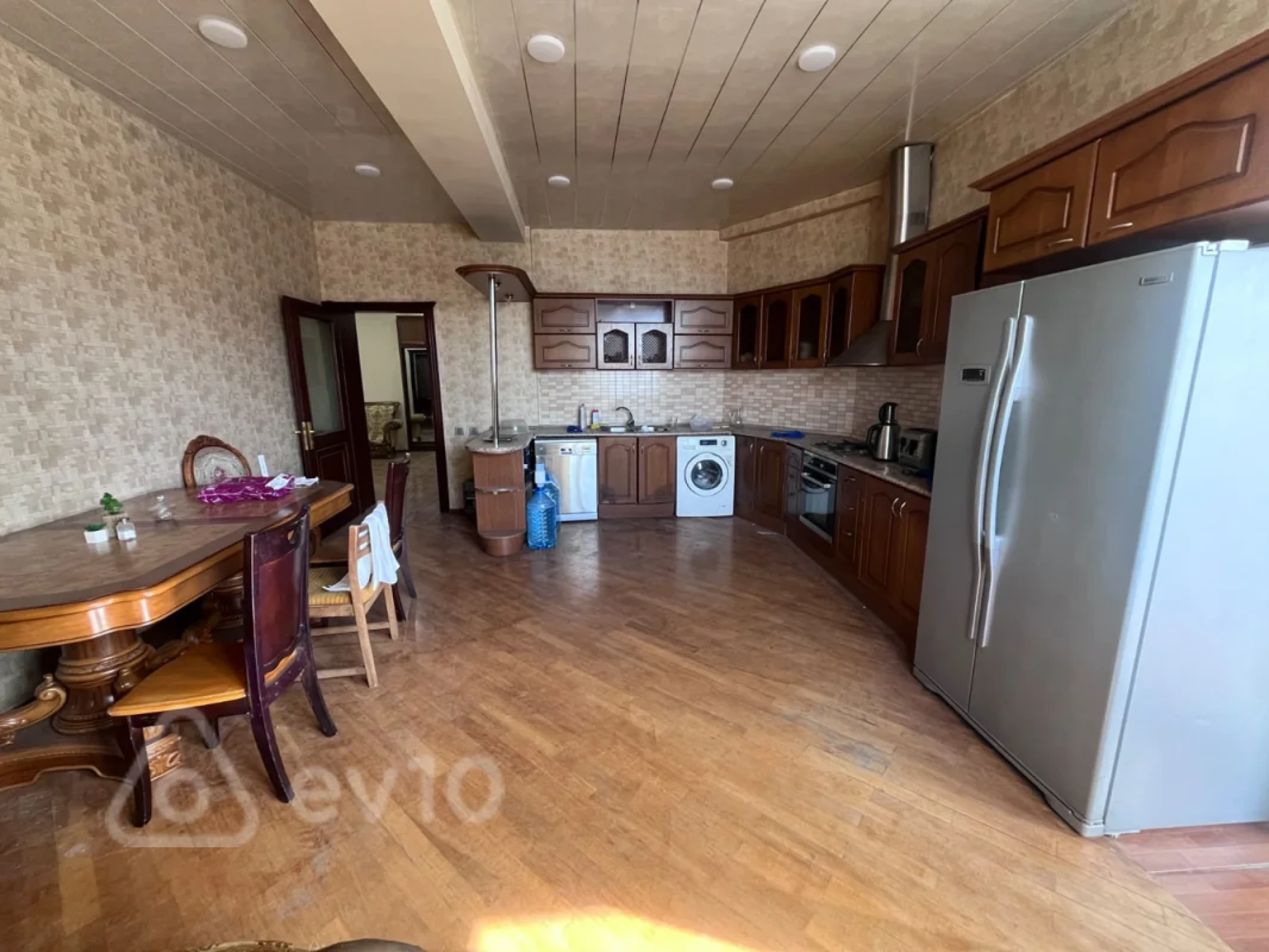 Kirayə verilir 4 otaqlı ofis 250 m²