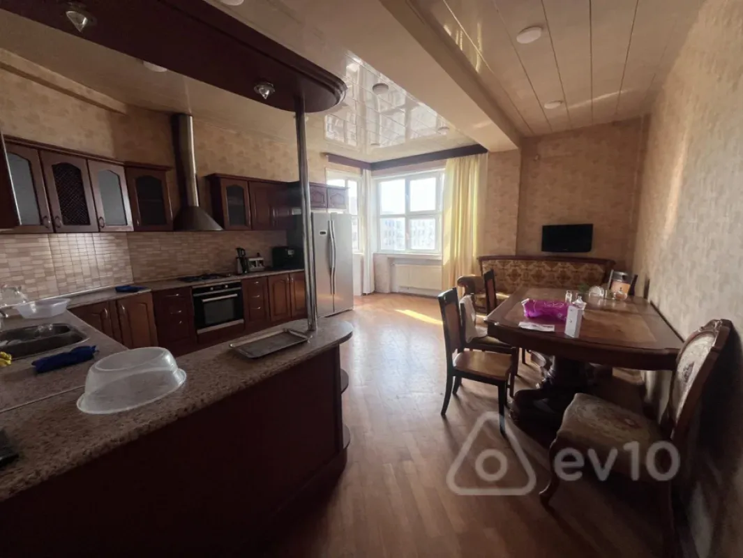 Kirayə verilir 4 otaqlı ofis 250 m²