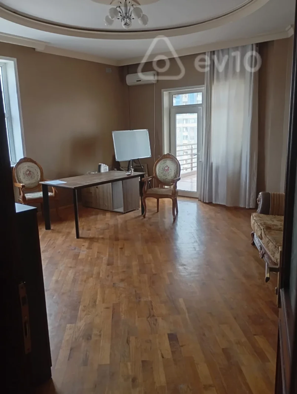 Kirayə verilir 4 otaqlı ofis 250 m²