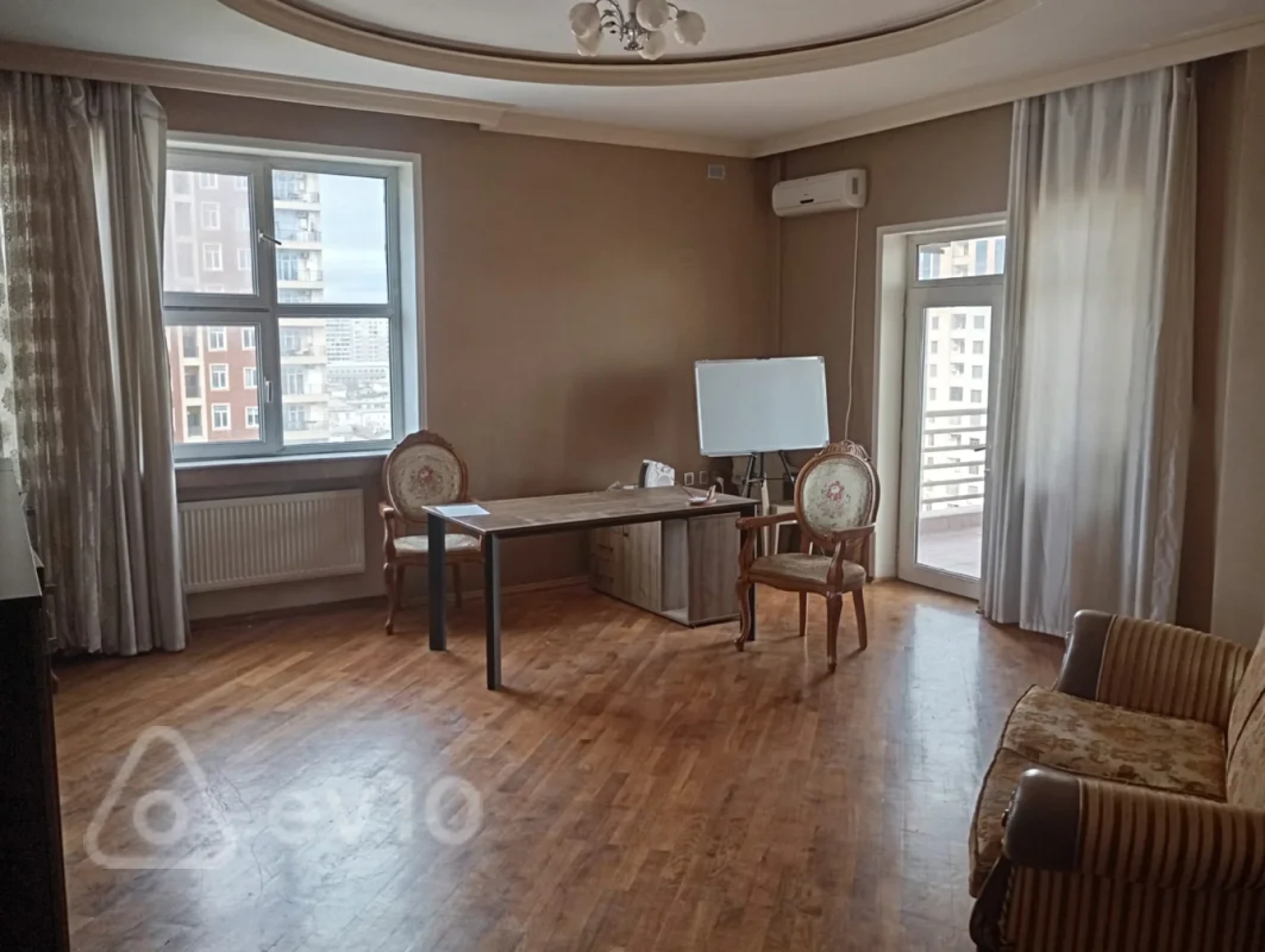 Kirayə verilir 4 otaqlı ofis 250 m²