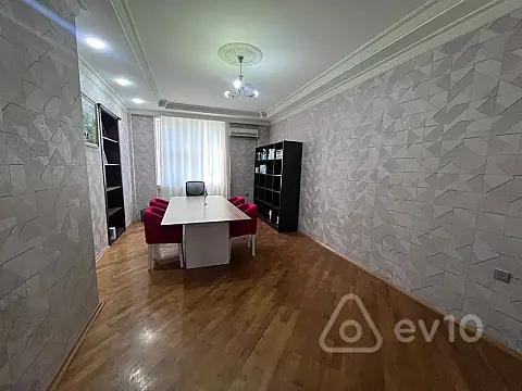 Kirayə verilir 4 otaqlı ofis 250 m²