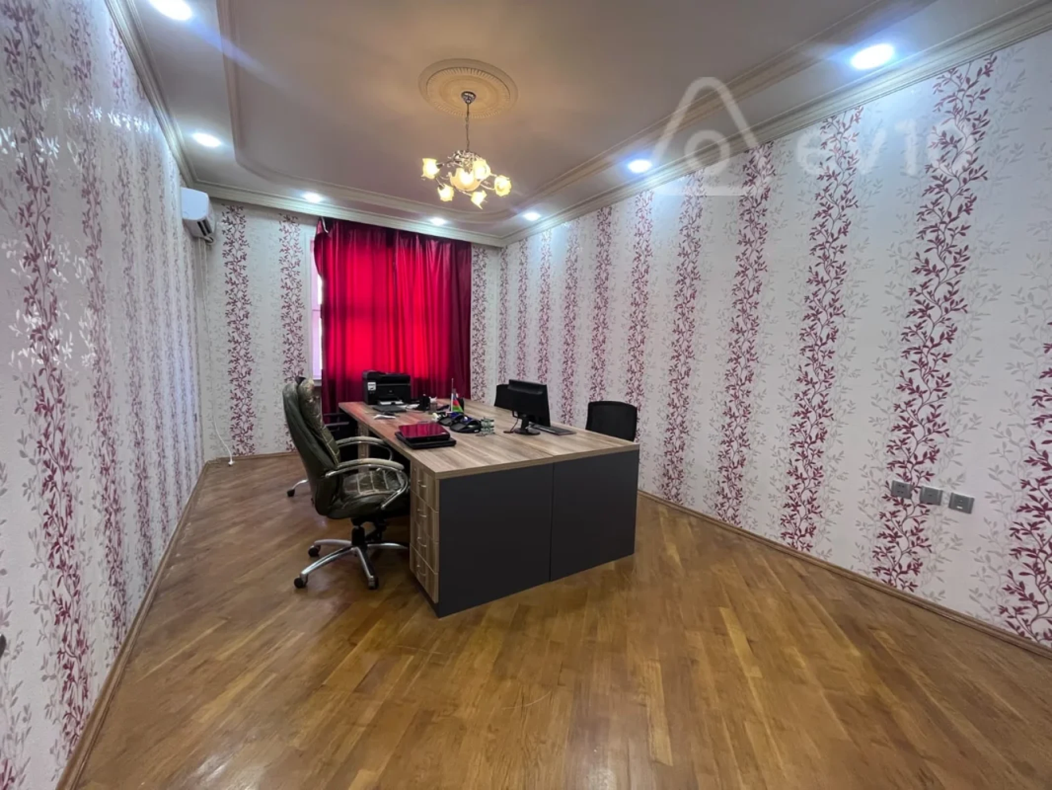 Kirayə verilir 4 otaqlı ofis 250 m²