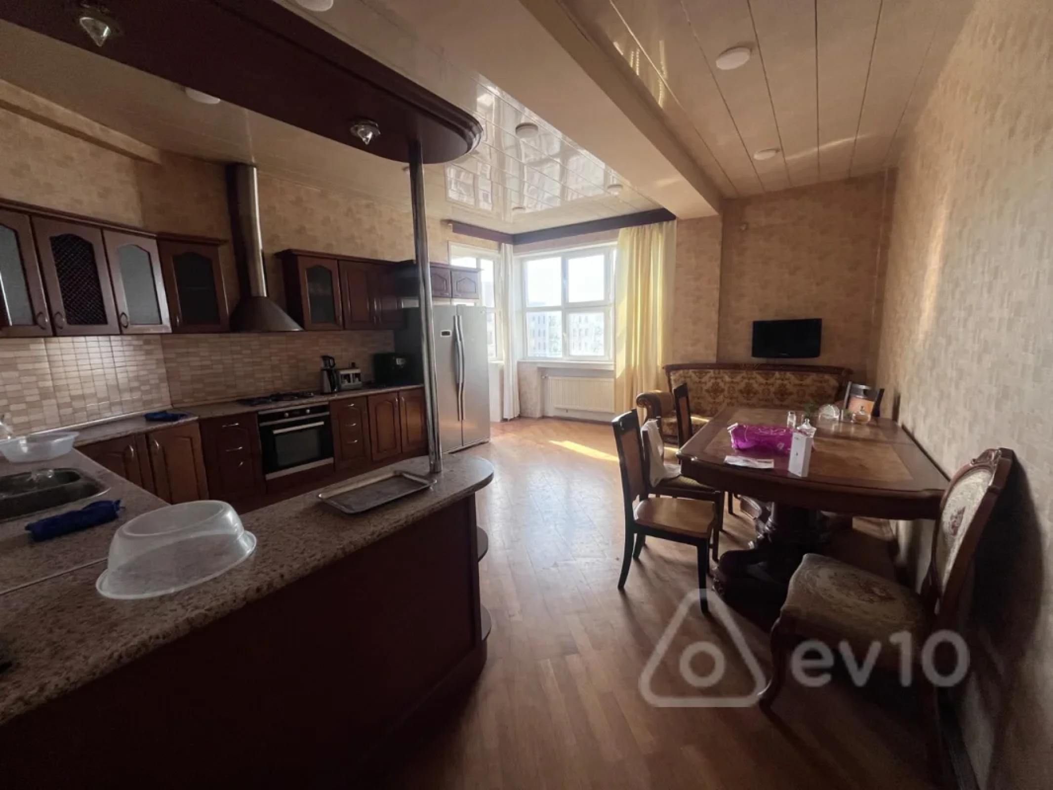 Kirayə verilir 4 otaqlı ofis 250 m²