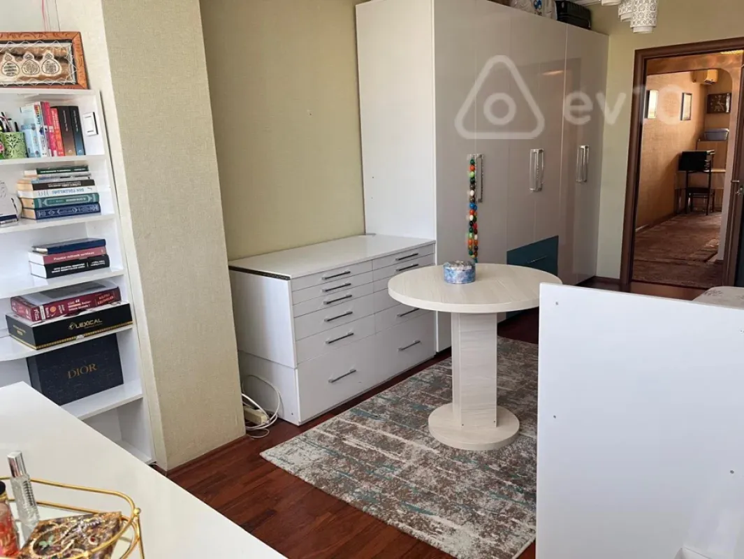 Satılır 5 otaqlı köhnə tikili 116 m²