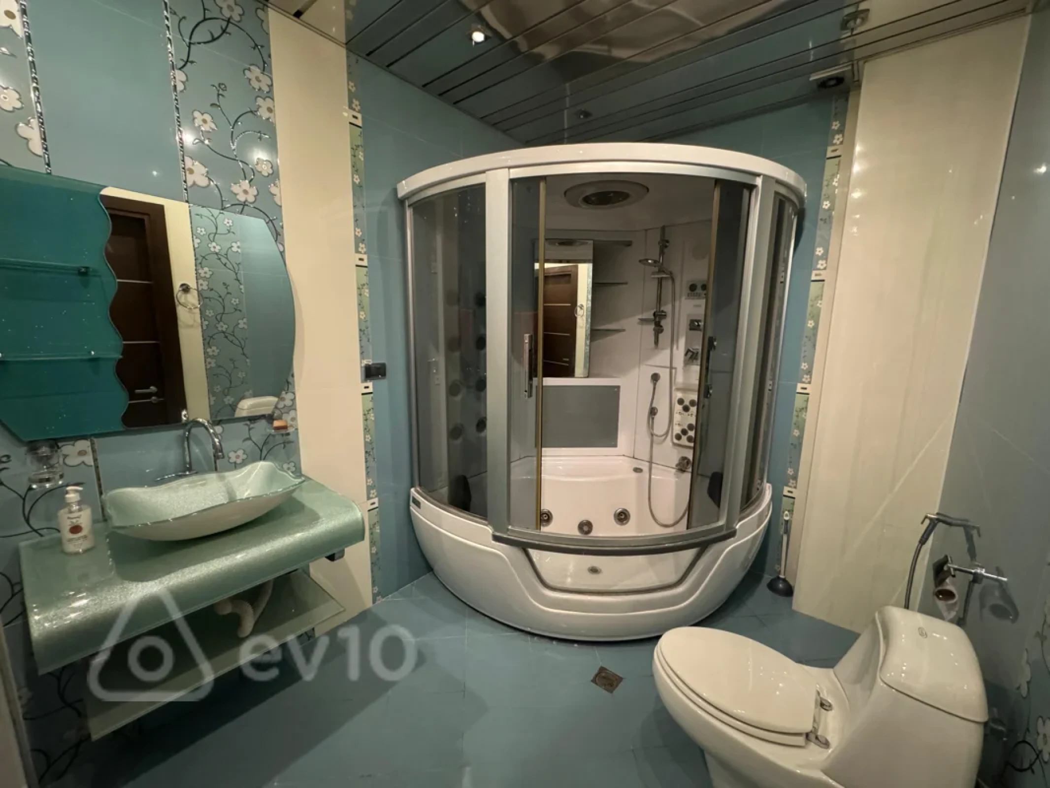 Kirayə verilir 2 otaqlı yeni tikili 110 m²