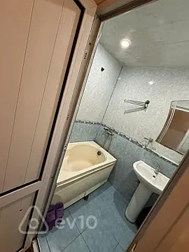 Kirayə verilir 2 otaqlı köhnə tikili 55 m²
