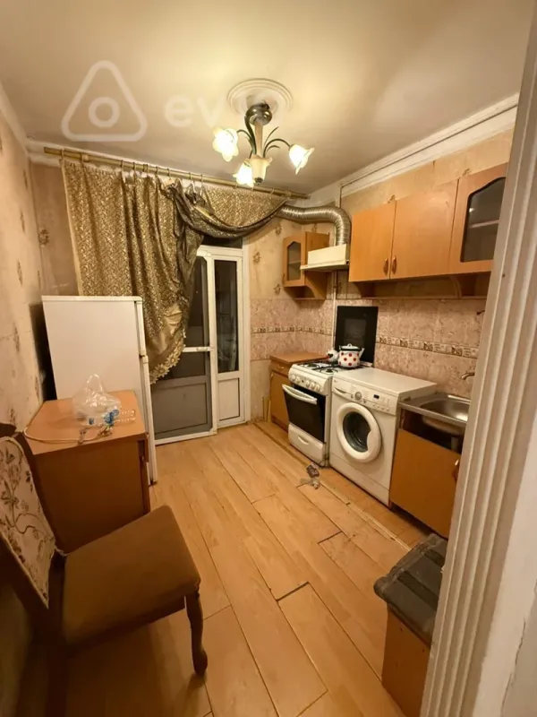Kirayə verilir 2 otaqlı köhnə tikili 55 m²