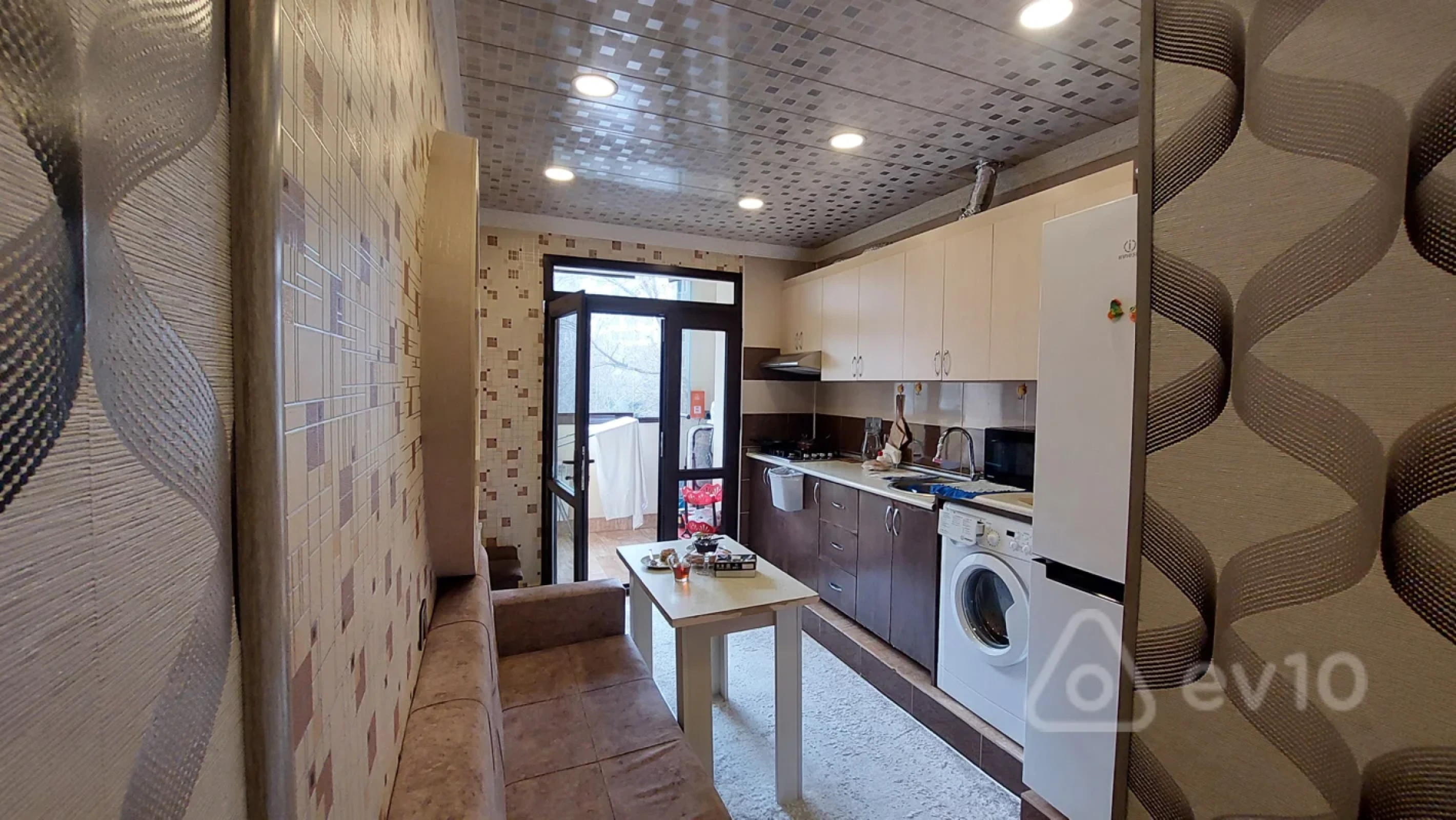 Kirayə verilir 3 otaqlı yeni tikili 200 m²