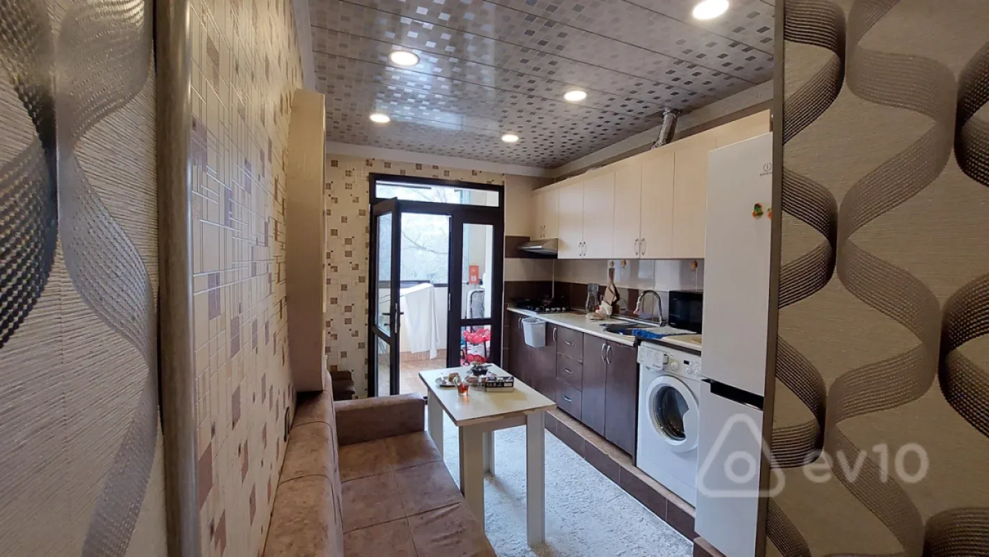 Kirayə verilir 3 otaqlı yeni tikili 200 m²