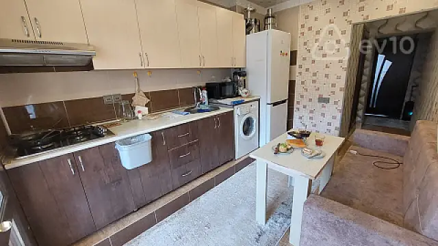 Kirayə verilir 3 otaqlı yeni tikili 200 m²