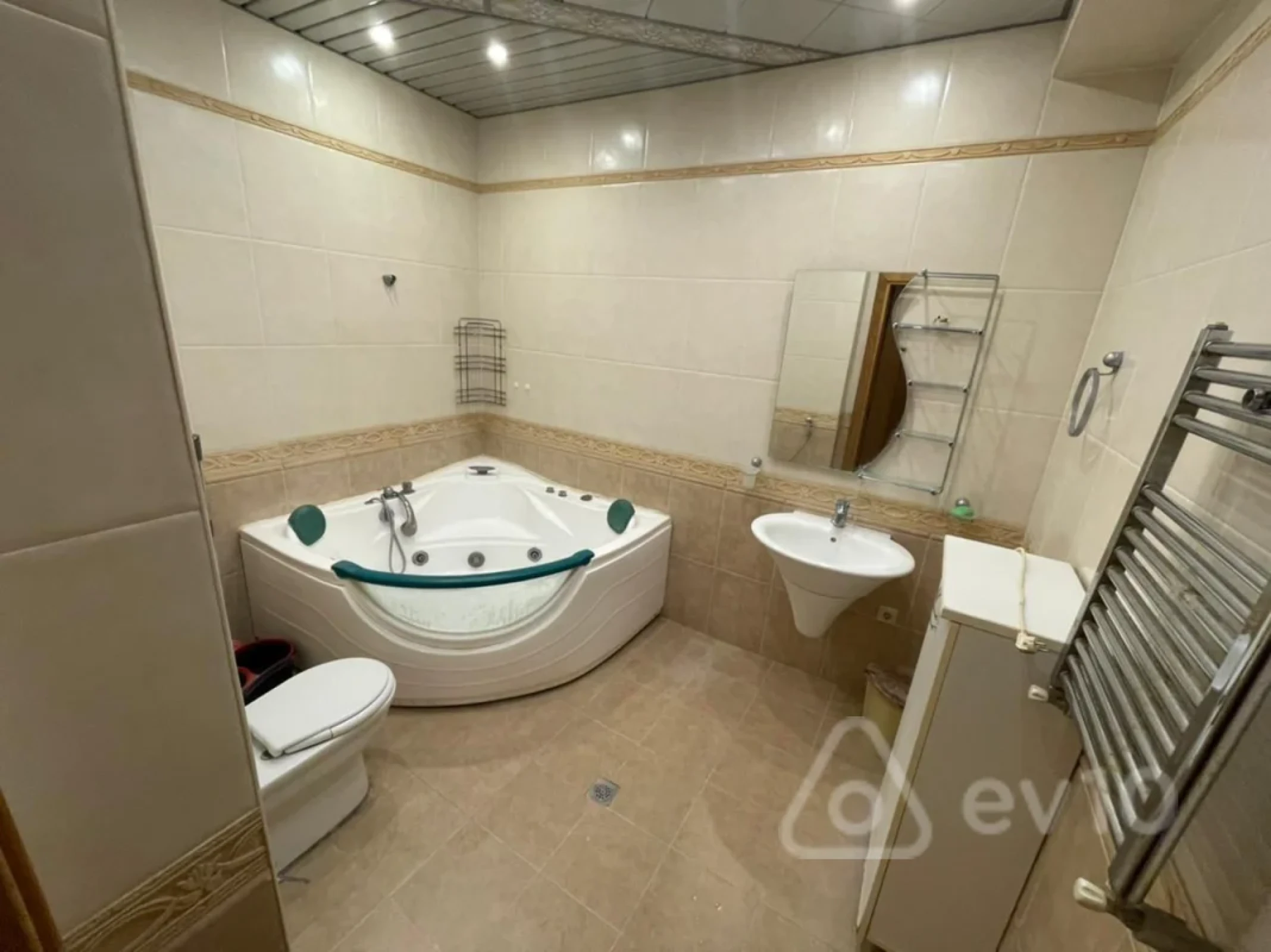 Kirayə verilir 3 otaqlı yeni tikili 200 m²