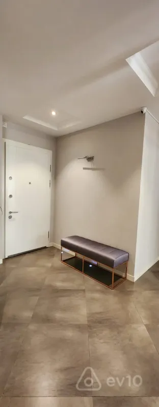 Kirayə verilir 3 otaqlı yeni tikili 160 m²